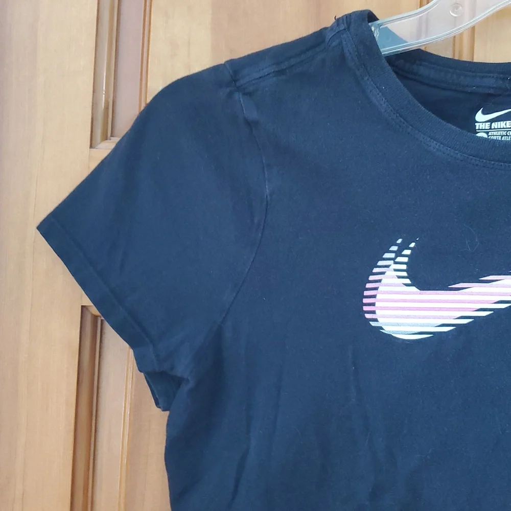 Nike Athletic Cut‎ Black Short Sleeve Tee With Pink Swoosh Girls Size XL